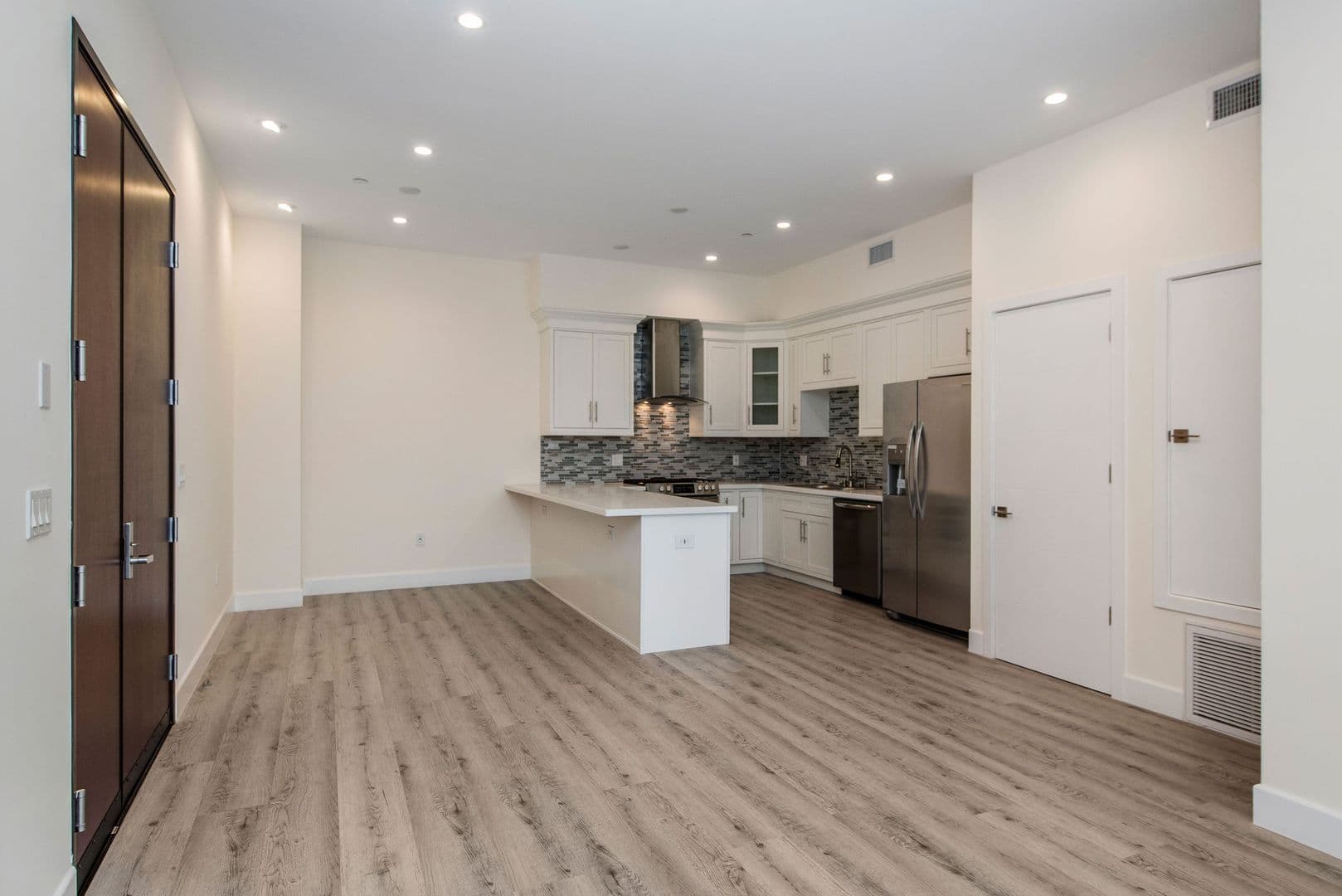 Los Angeles Apartment: 1237 S. Holt Ave