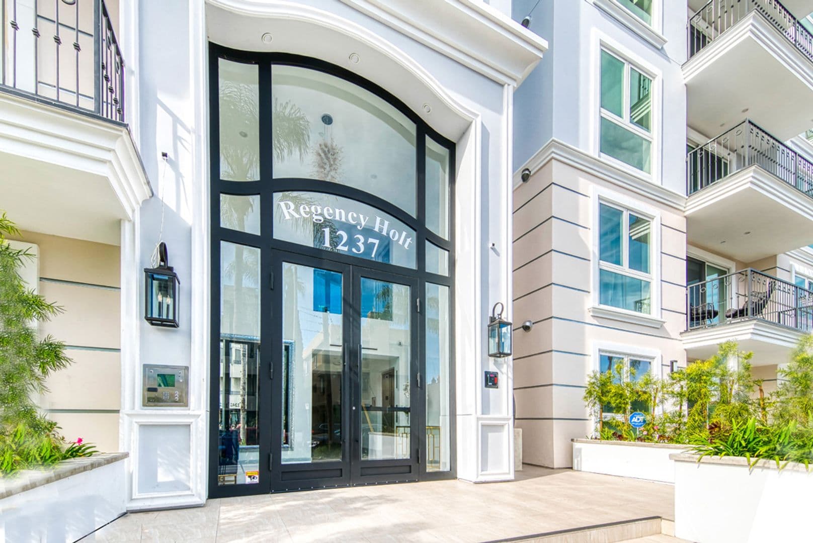 Los Angeles Apartment: 1237 S. Holt Ave