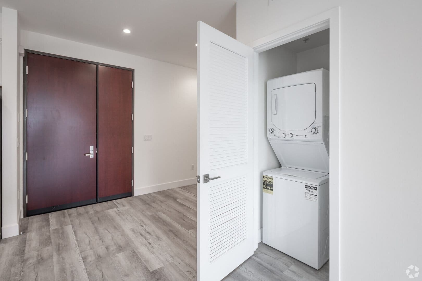 Los Angeles Apartment: 1237 S. Holt Ave