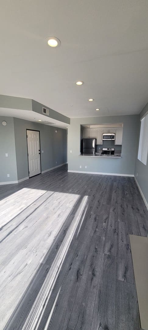 Los Angeles Apartment: 1457 S Shenandoah Ave