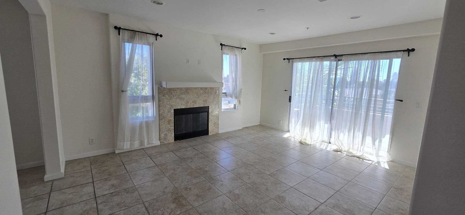 Los Angeles Apartment: 1748 Colby Ave