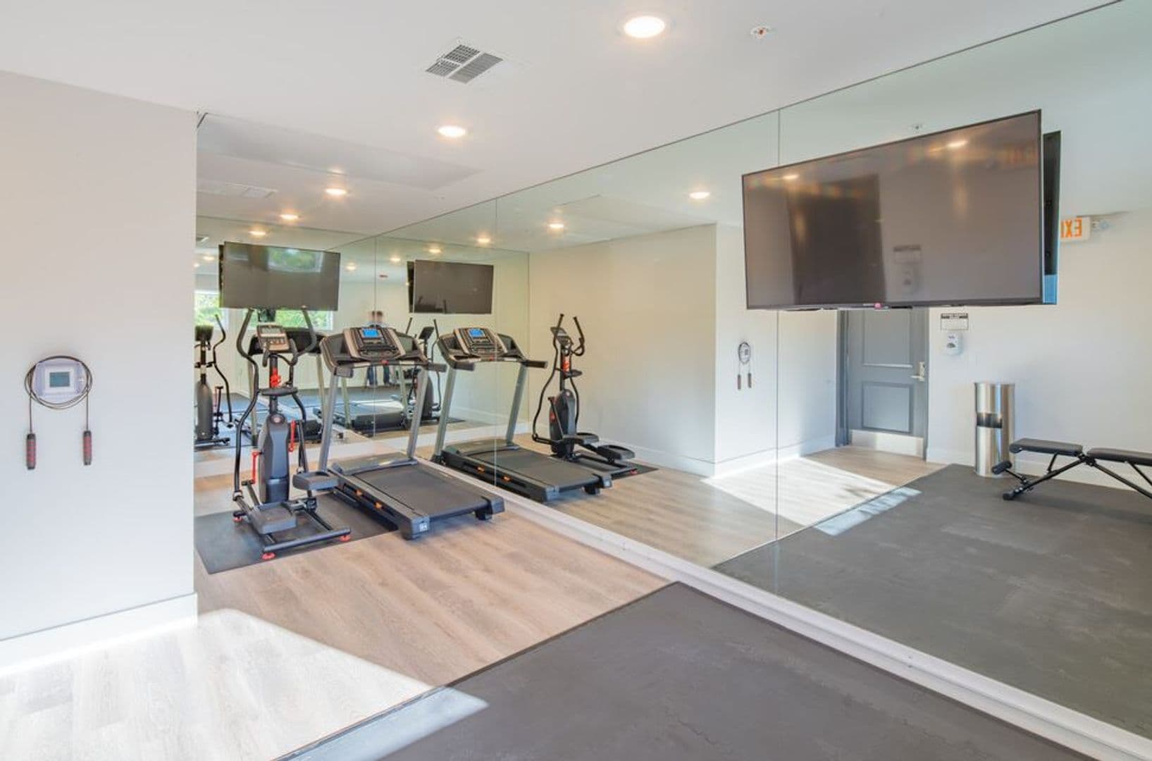 Palms Apartment: 3672 Jasmine Ave