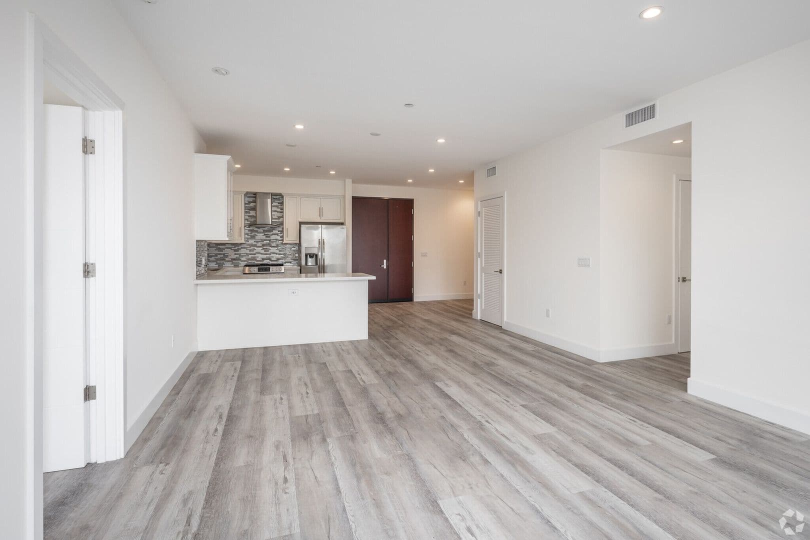 Los Angeles Apartment: 1237 S. Holt Ave