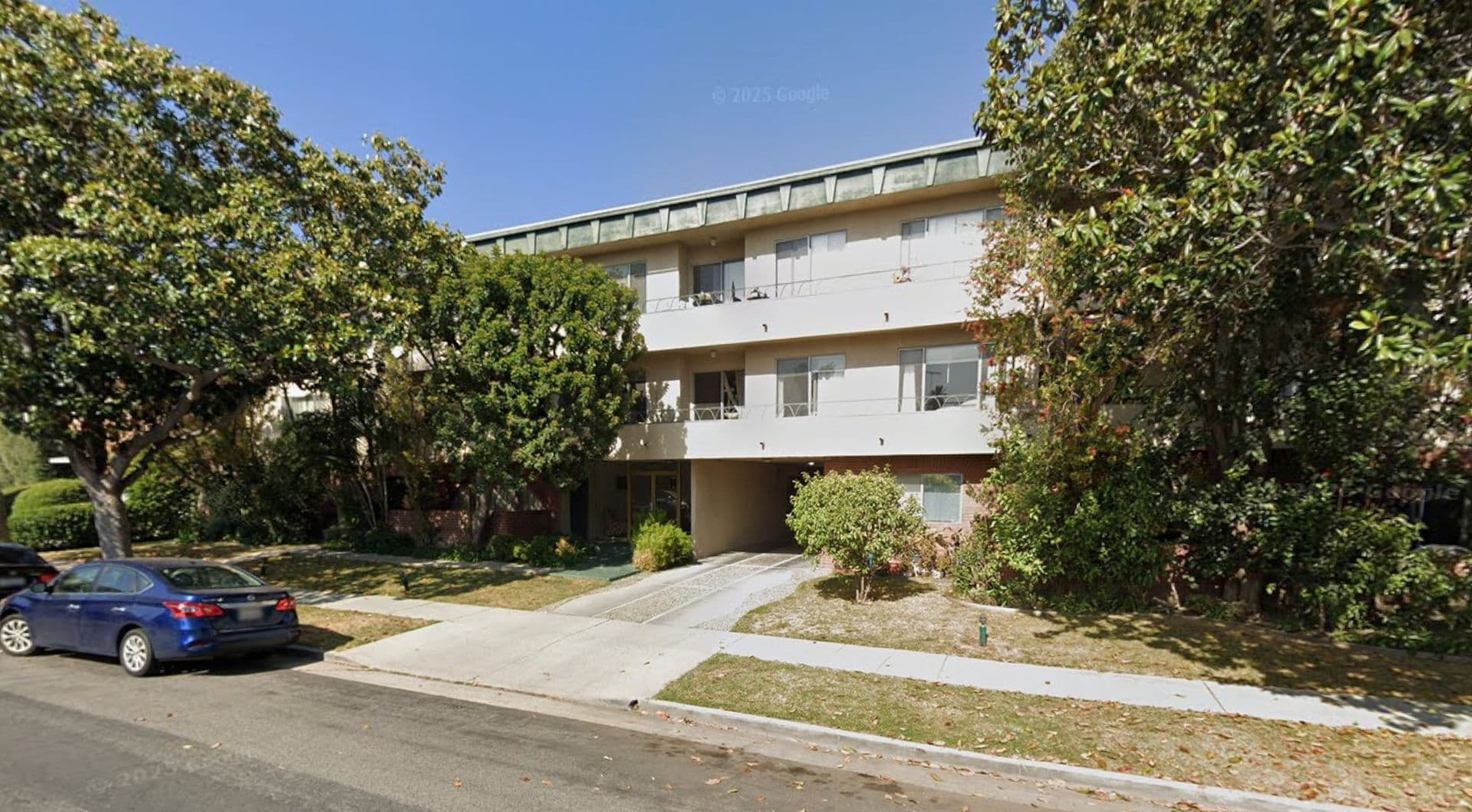 Los Angeles Apartment: 848 S. Holt Avenue