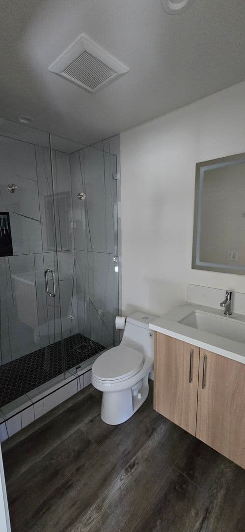 Los Angeles Apartment: 1920 S Sherbourne Dr