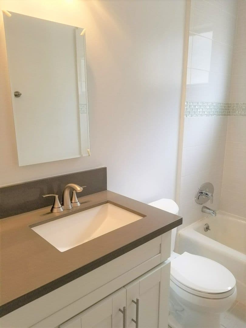 west hollywood Apartment: 7607 Norton Ave