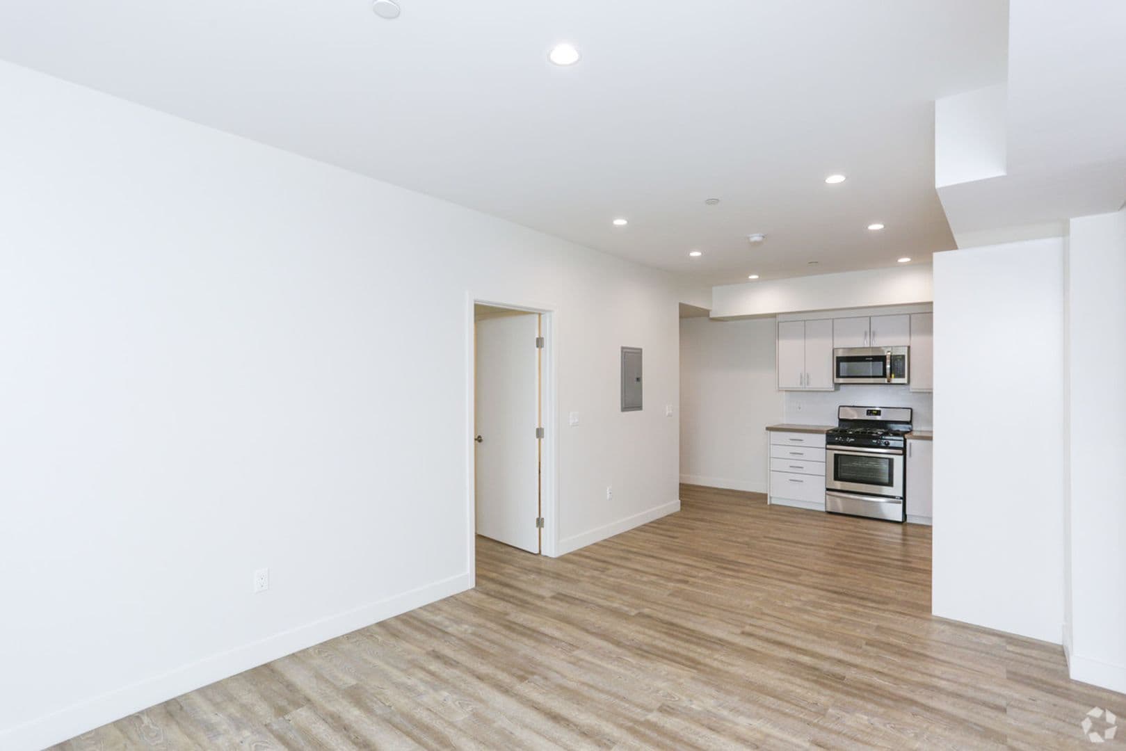 Los Angeles Apartment: 744 Hartford Ave