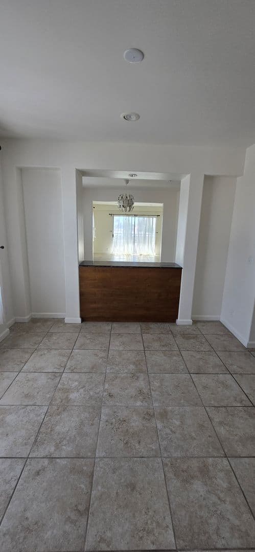 Los Angeles Apartment: 1748 Colby Ave