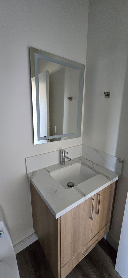 Los Angeles Apartment: 1920 S Sherbourne Dr