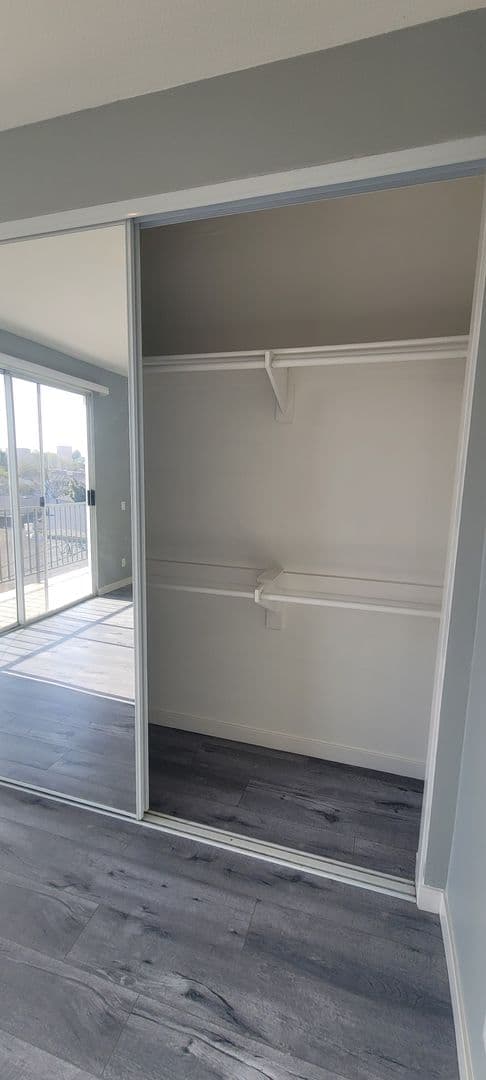 Los Angeles Apartment: 1457 S Shenandoah Ave
