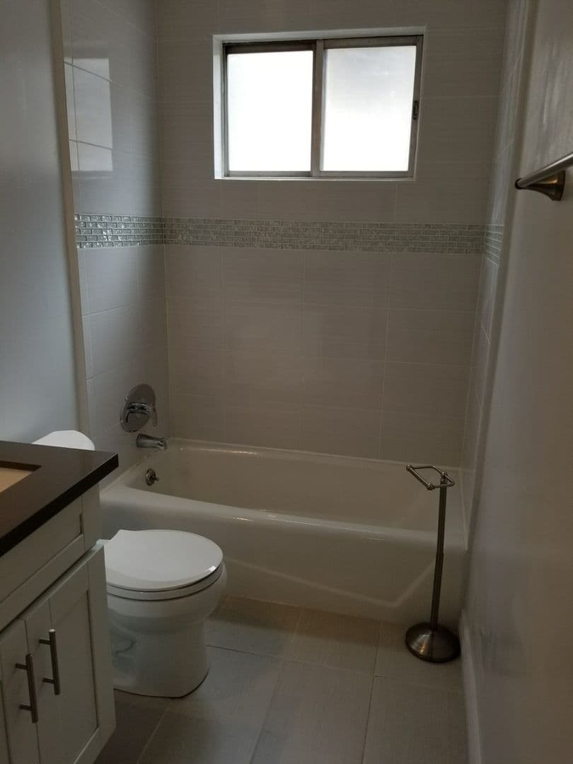 west hollywood Apartment: 7607 Norton Ave