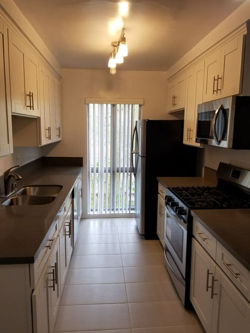 west hollywood Apartment: 7607 Norton Ave