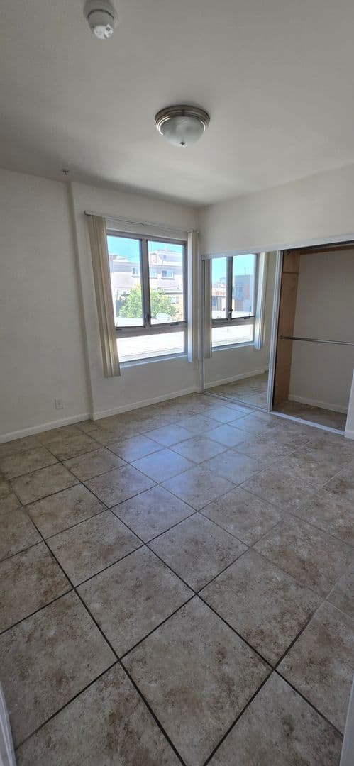 Los Angeles Apartment: 1748 Colby Ave