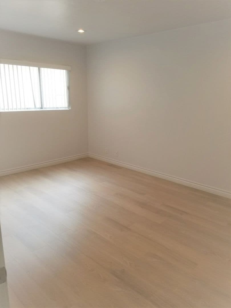 west hollywood Apartment: 7607 Norton Ave