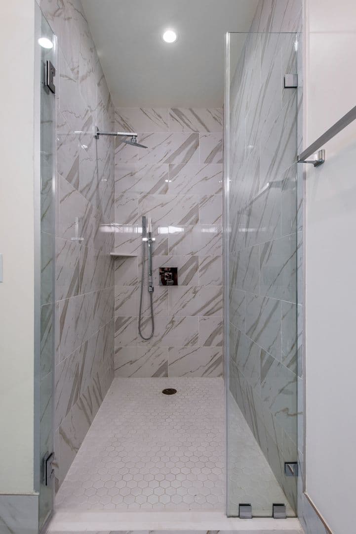 Los Angeles Apartment: 1237 S. Holt Ave