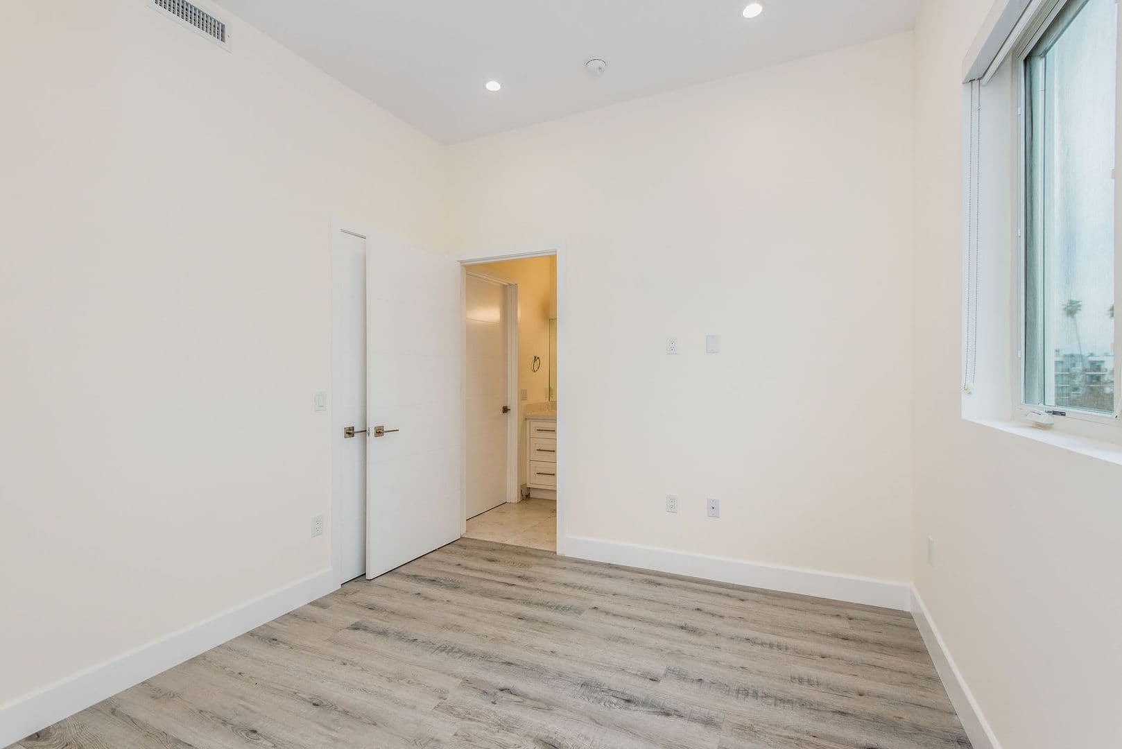 Los Angeles Apartment: 1237 S. Holt Ave