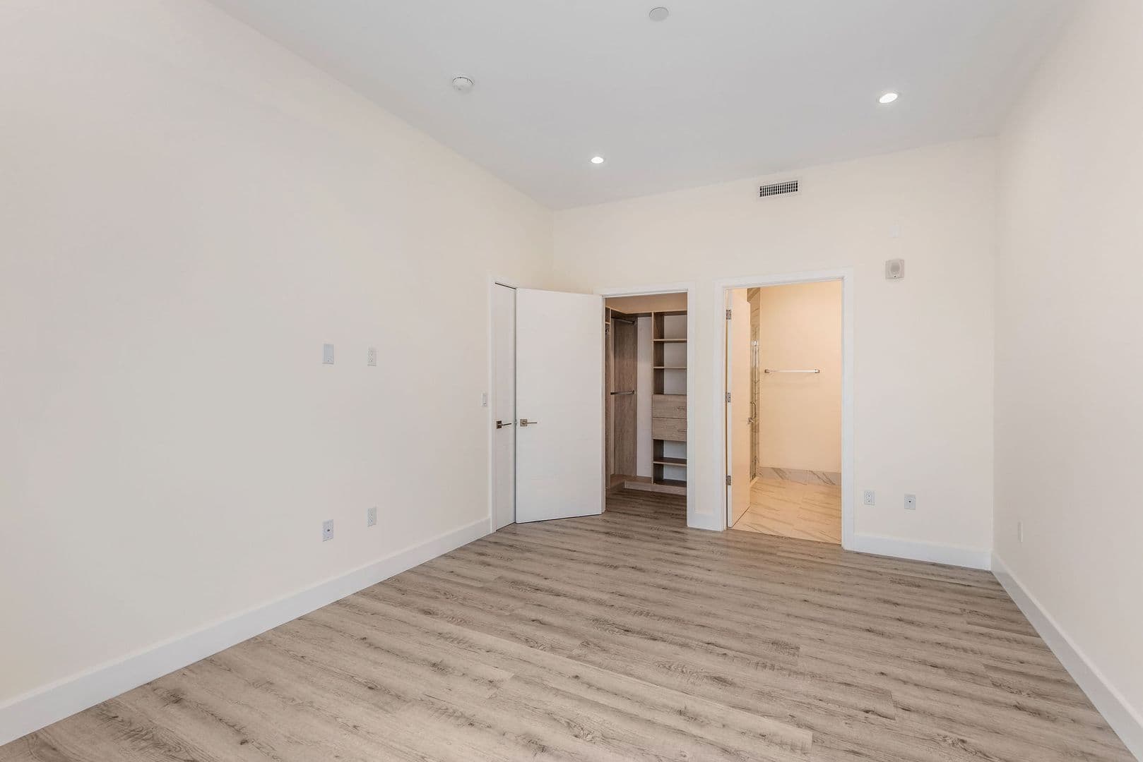 Los Angeles Apartment: 1237 S. Holt Ave