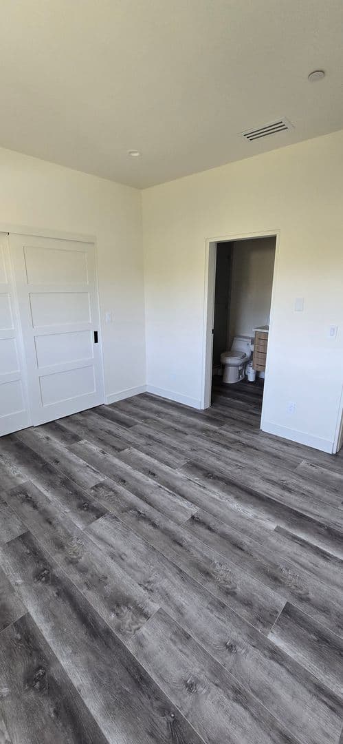 Los Angeles Apartment: 1920 S Sherbourne Dr