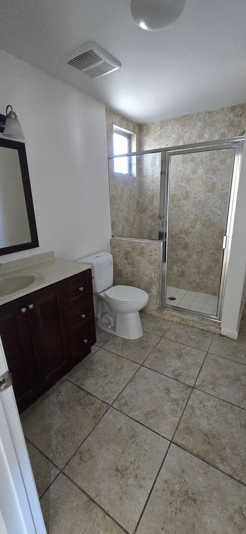 Los Angeles Apartment: 1748 Colby Ave