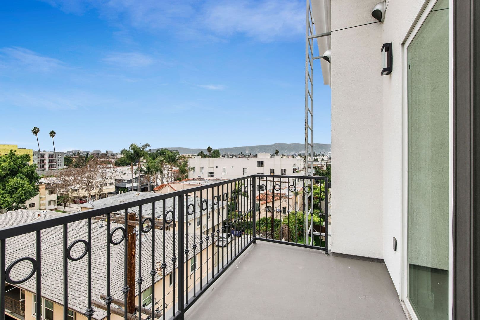 Los Angeles Apartment: 1237 S. Holt Ave