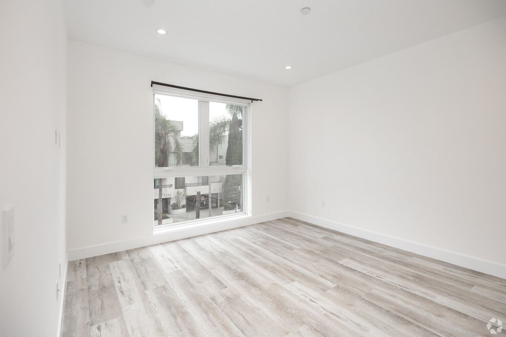 Los Angeles Apartment: 1237 S. Holt Ave