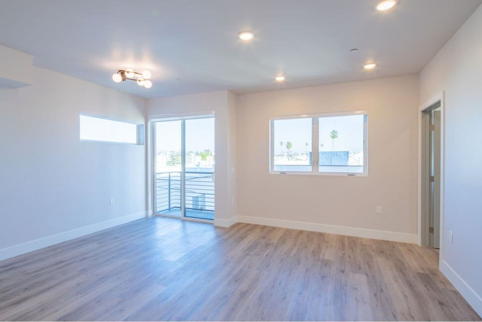 Palms Apartment: 3672 Jasmine Ave