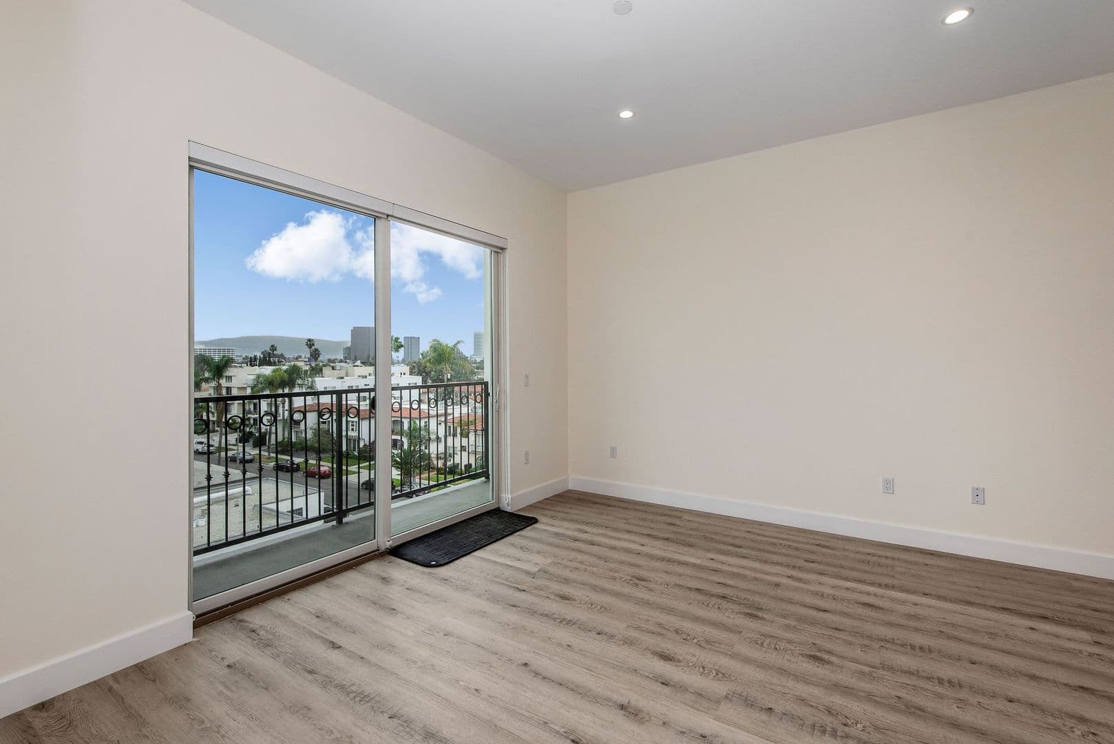 Los Angeles Apartment: 1237 S. Holt Ave
