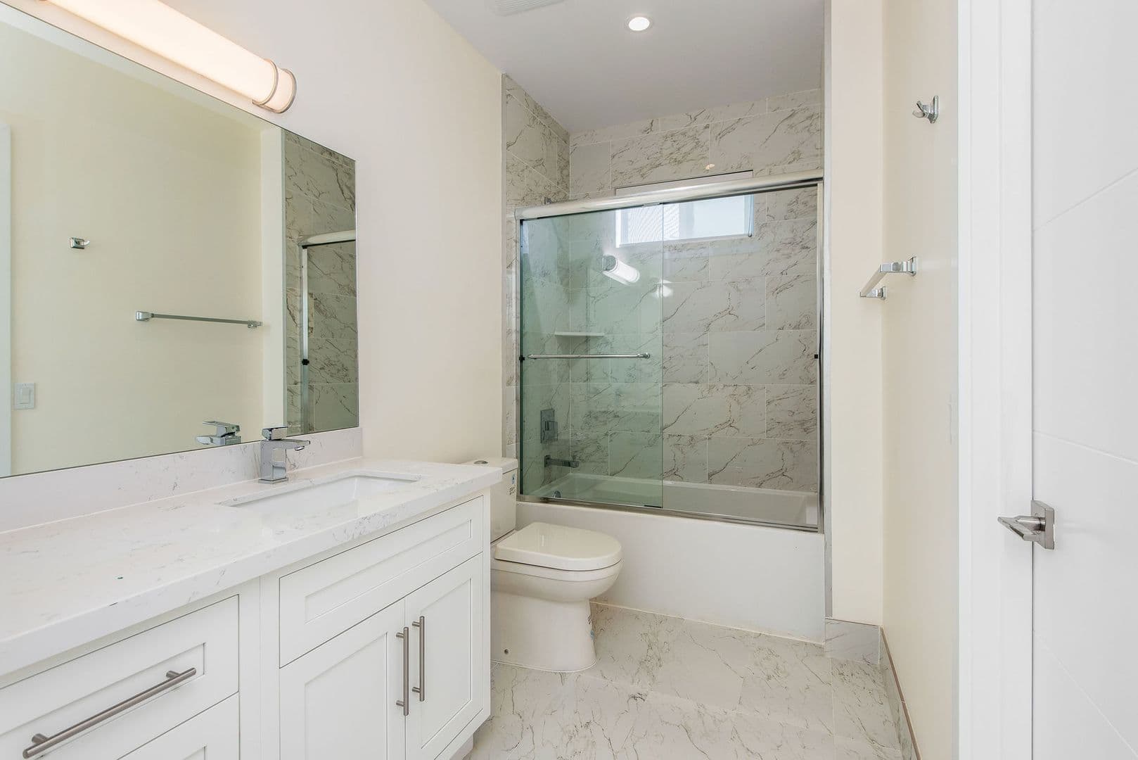 Los Angeles Apartment: 1237 S. Holt Ave