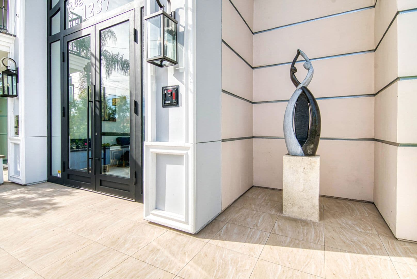 Los Angeles Apartment: 1237 S. Holt Ave