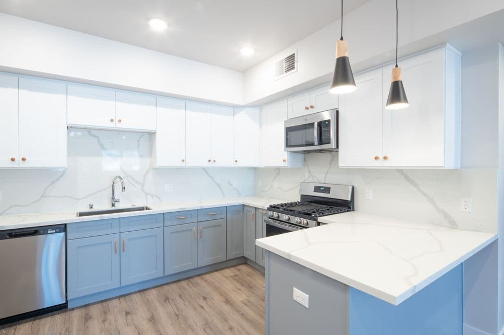 Palms Apartment: 3672 Jasmine Ave