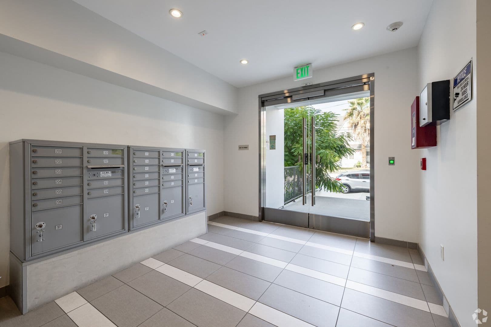 Los Angeles Apartment: 744 Hartford Ave
