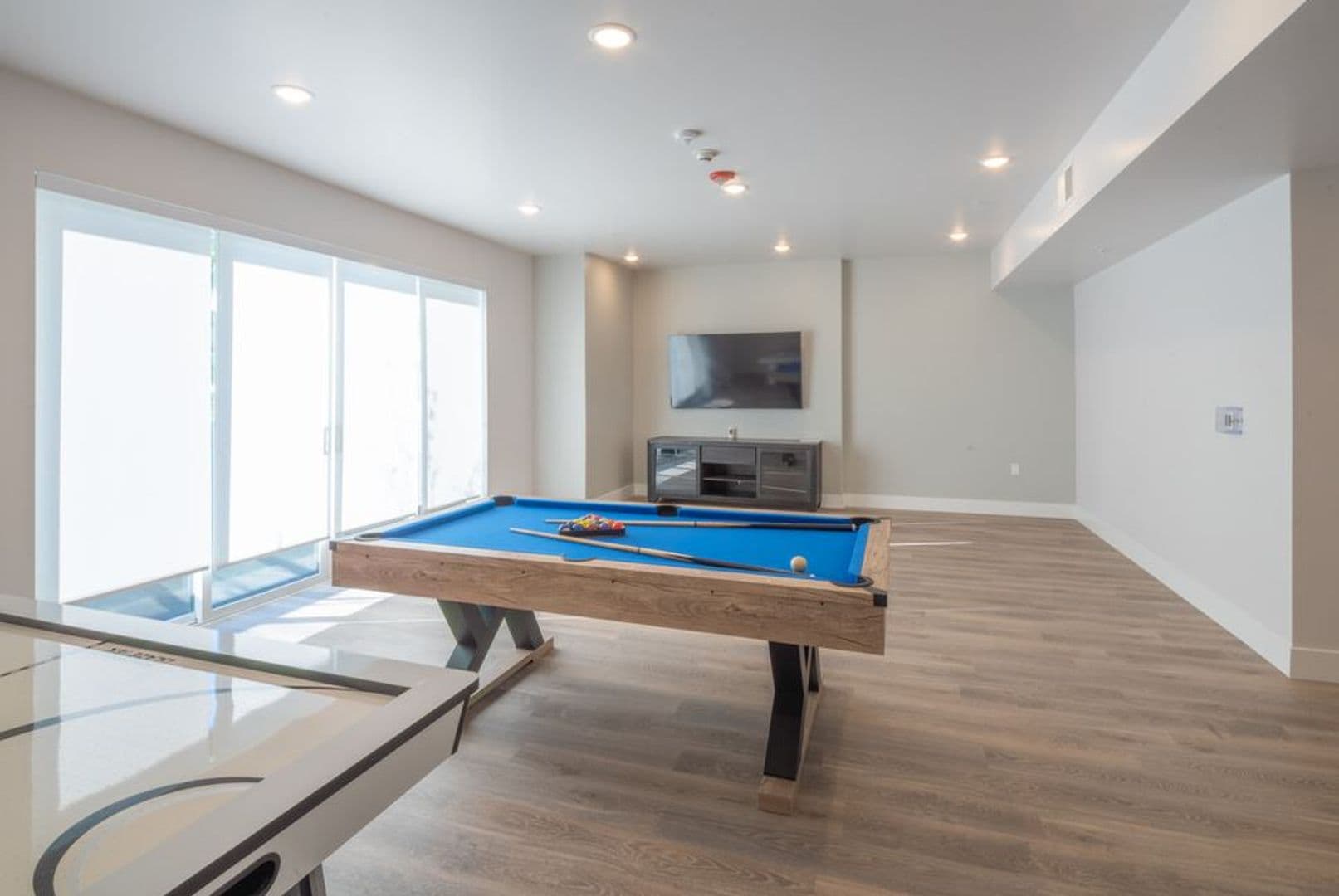 Palms Apartment: 3672 Jasmine Ave