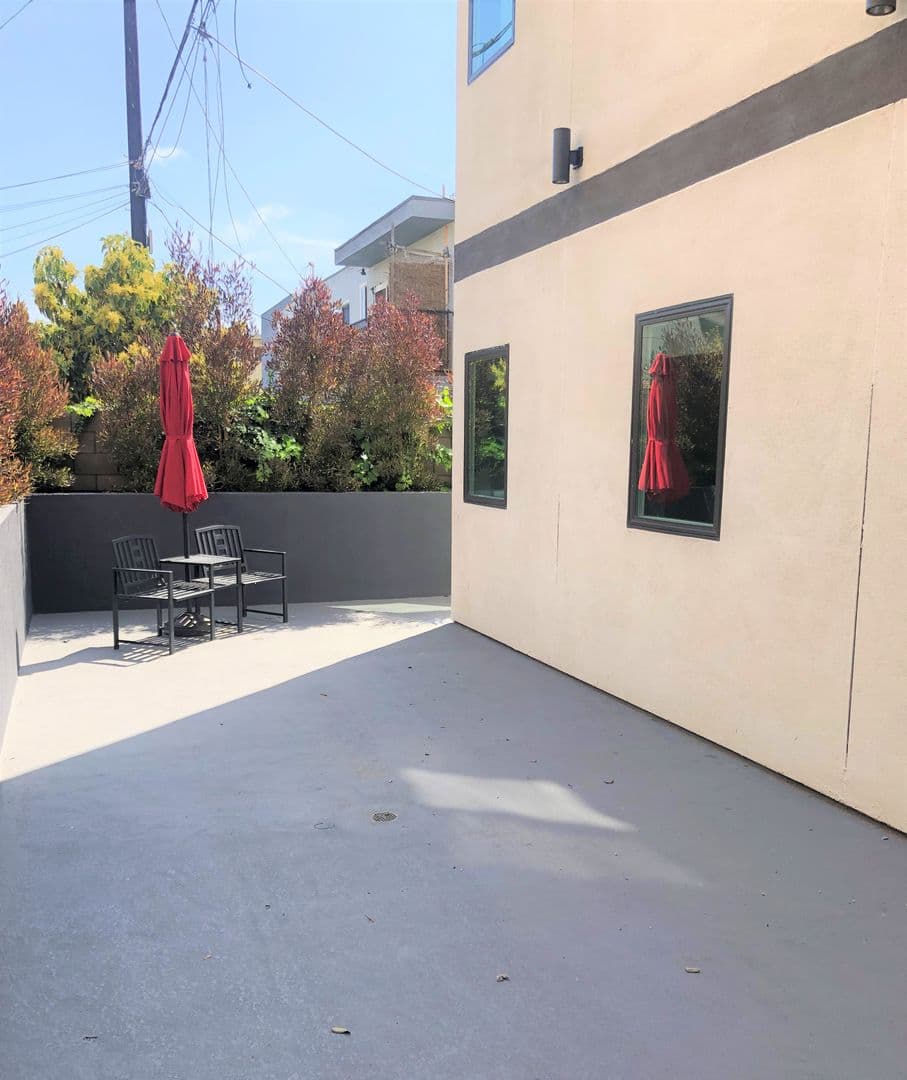 Palms Apartment: 3672 Jasmine Ave