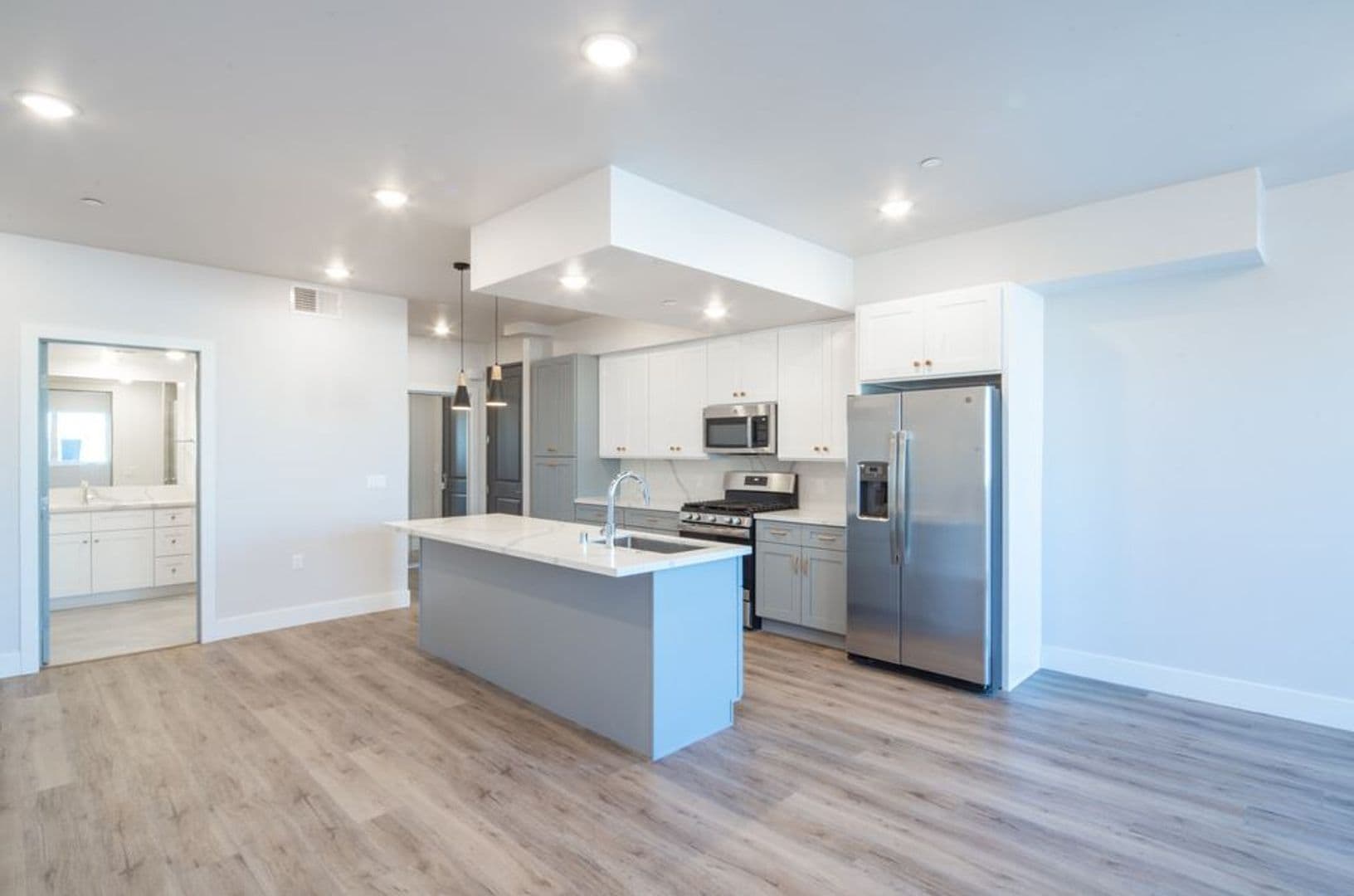 Palms Apartment: 3672 Jasmine Ave