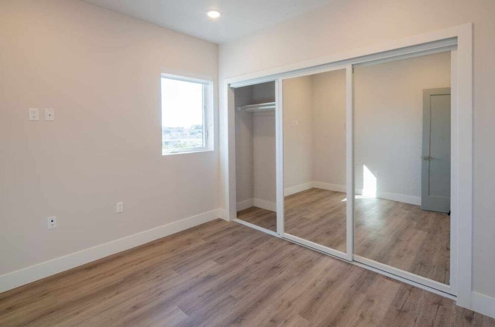 Palms Apartment: 3672 Jasmine Ave