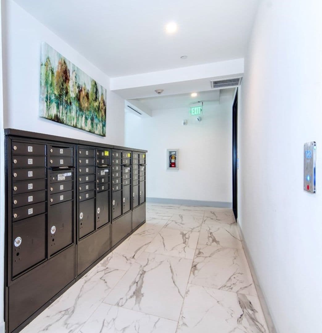 Los Angeles Apartment: 1237 S. Holt Ave