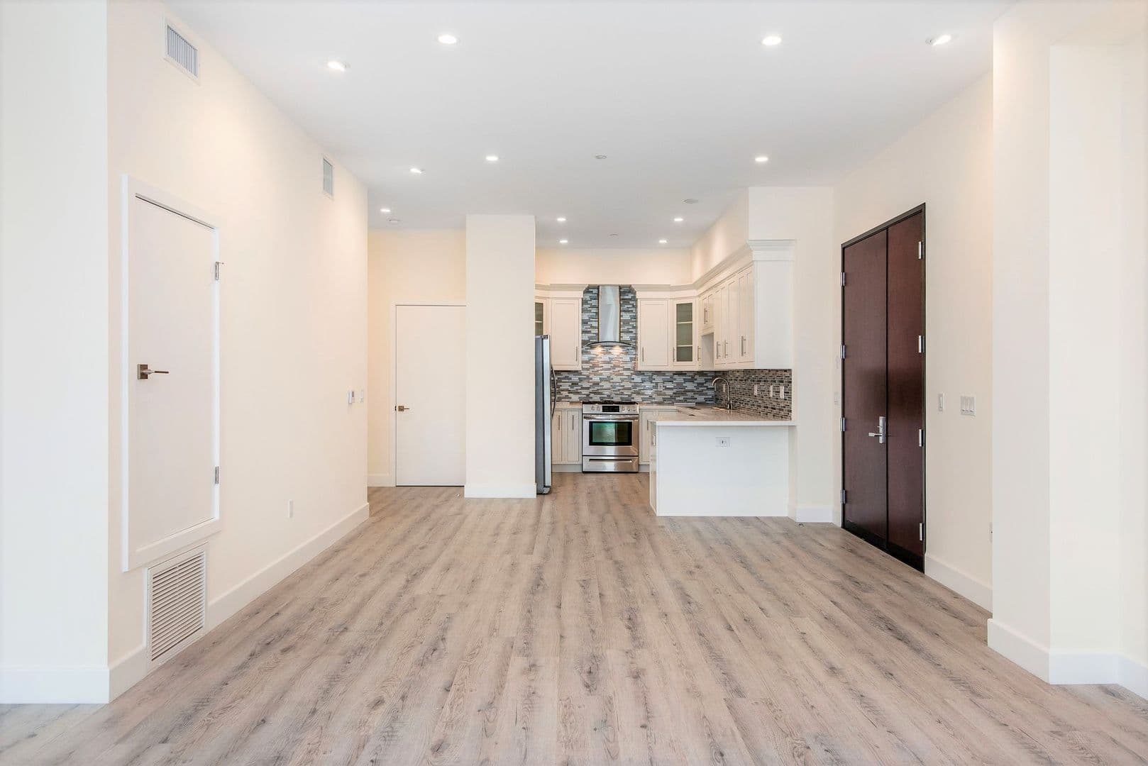 Los Angeles Apartment: 1237 S. Holt Ave