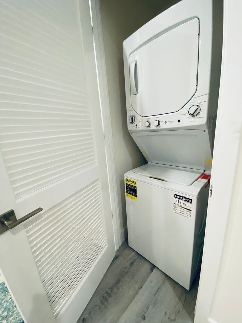 Los Angeles Apartment: 1237 S. Holt Ave