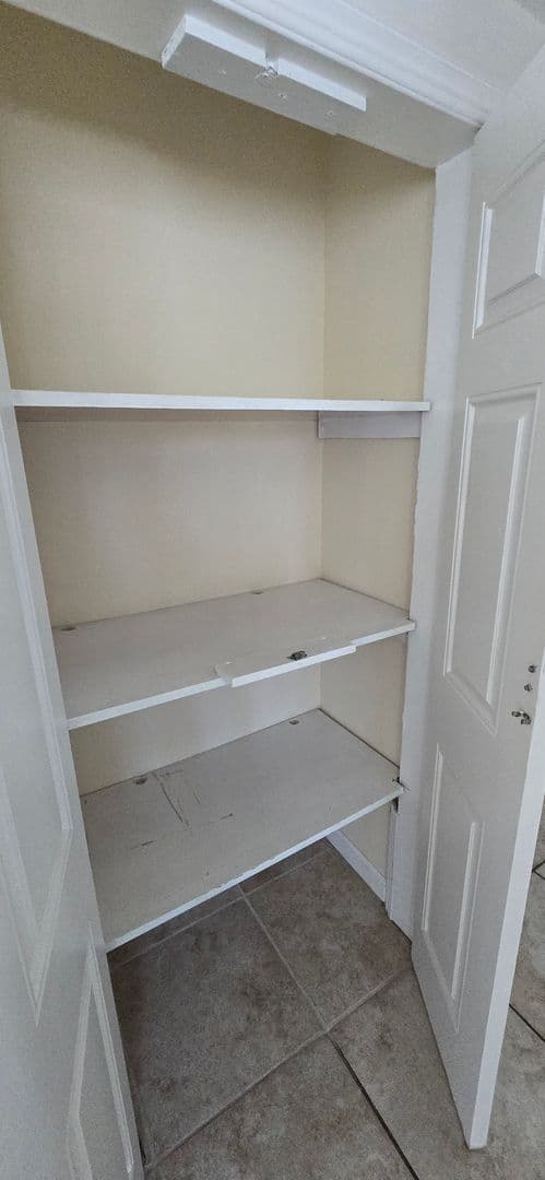 Los Angeles Apartment: 1748 Colby Ave