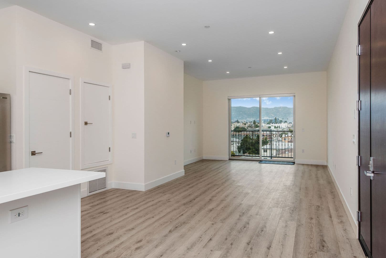 Los Angeles Apartment: 1237 S. Holt Ave