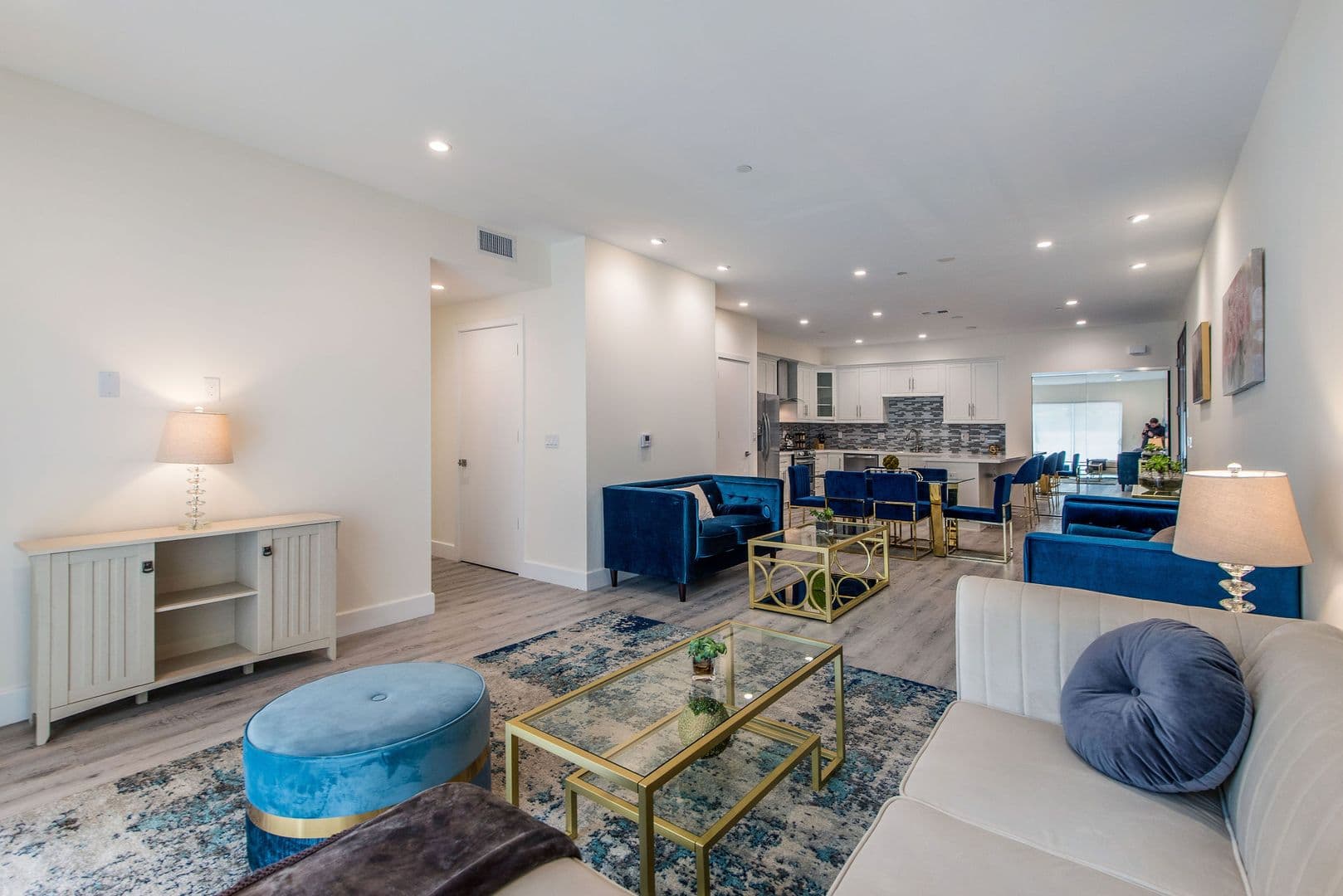 Los Angeles Apartment: 1237 S. Holt Ave