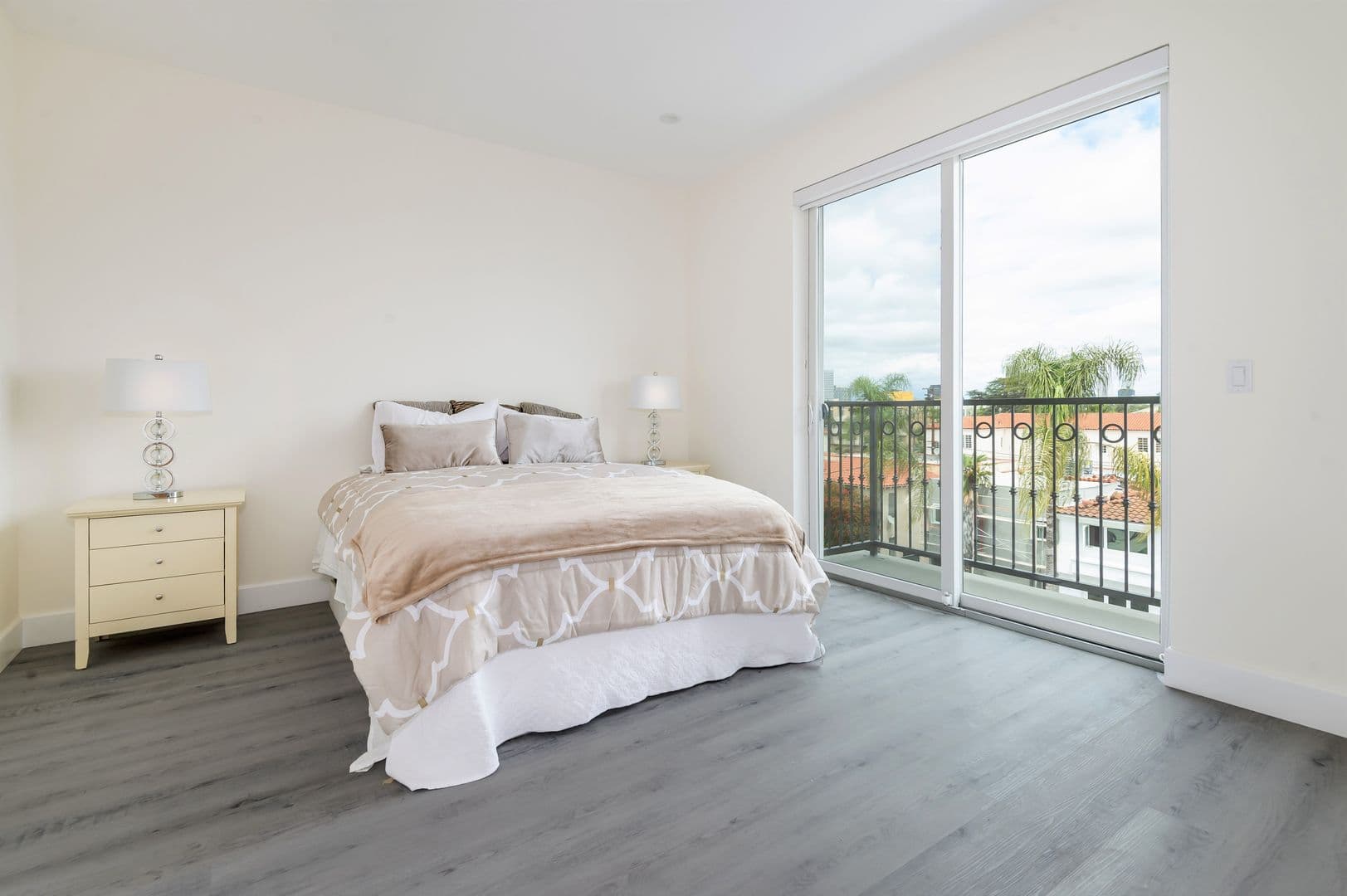 Los Angeles Apartment: 1237 S. Holt Ave