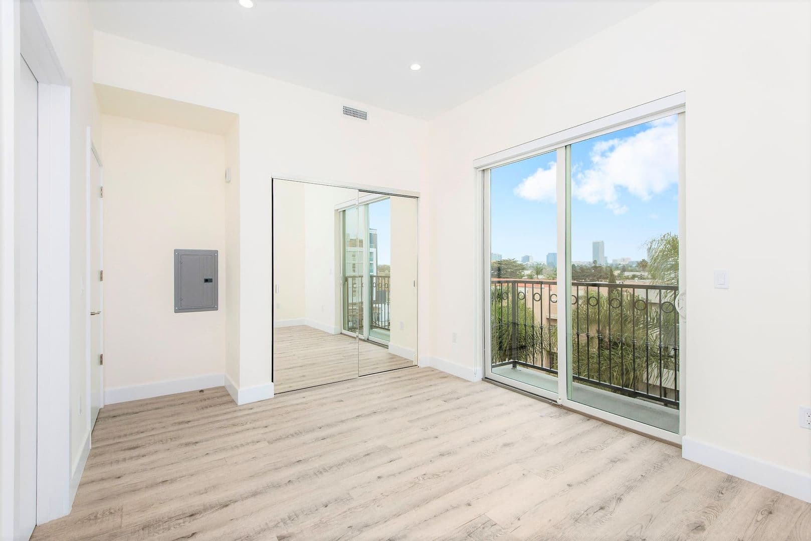 Los Angeles Apartment: 1237 S. Holt Ave