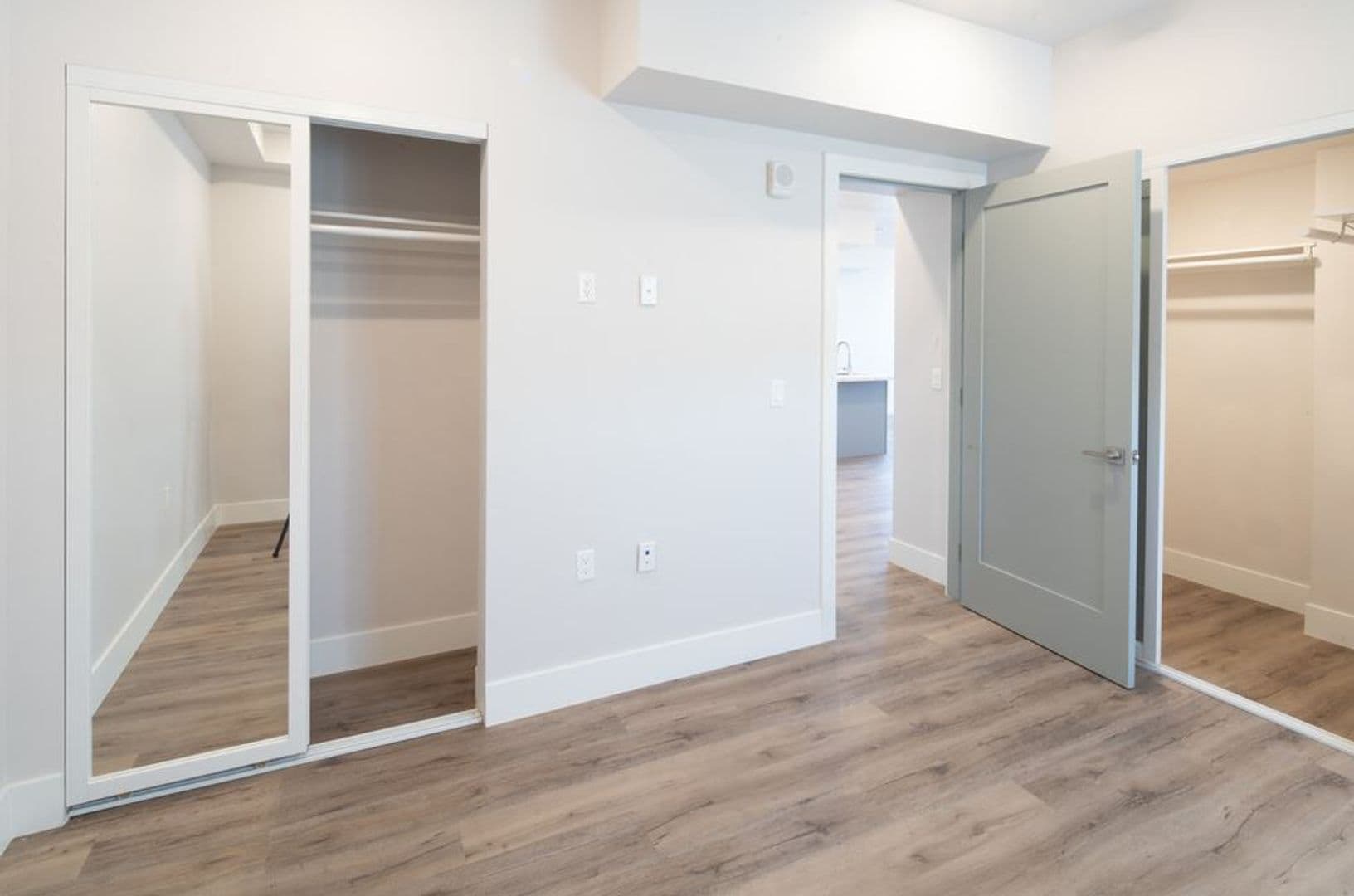 Palms Apartment: 3672 Jasmine Ave