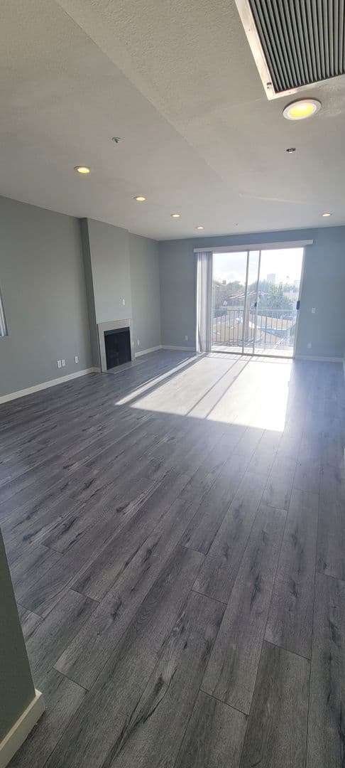 Los Angeles Apartment: 1457 S Shenandoah Ave