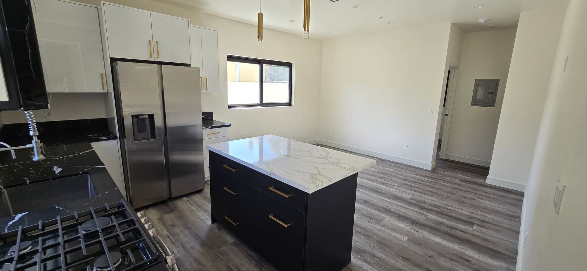 Los Angeles Apartment: 1920 S Sherbourne Dr