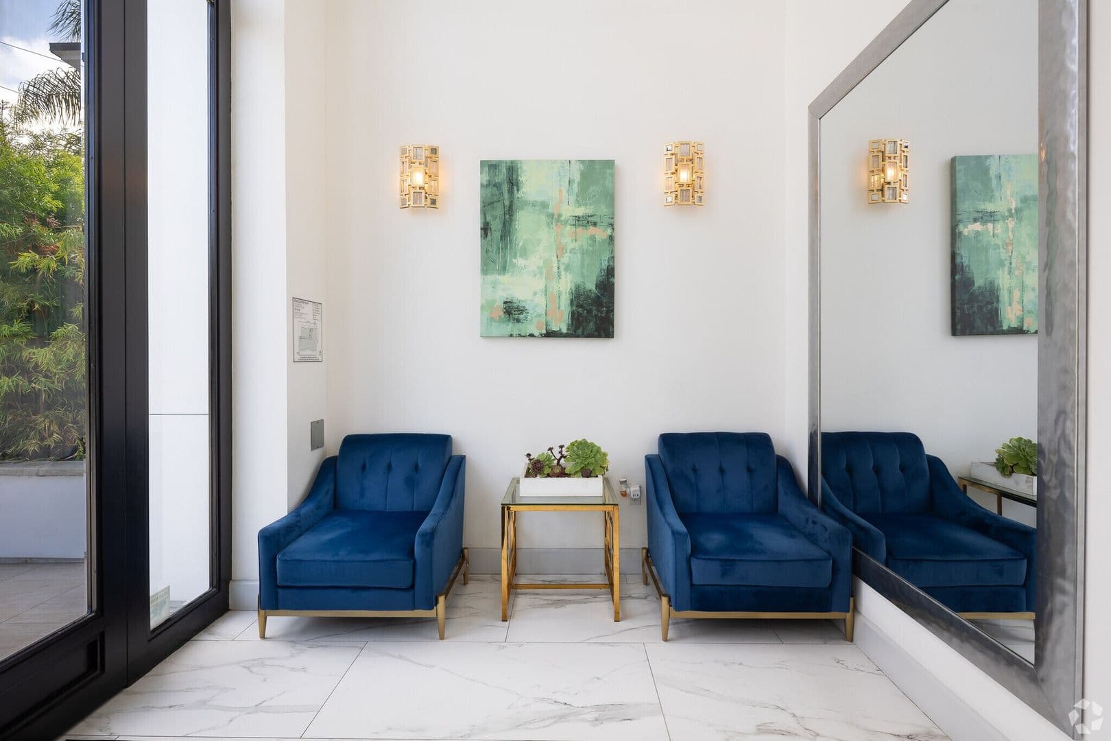 Los Angeles Apartment: 1237 S. Holt Ave