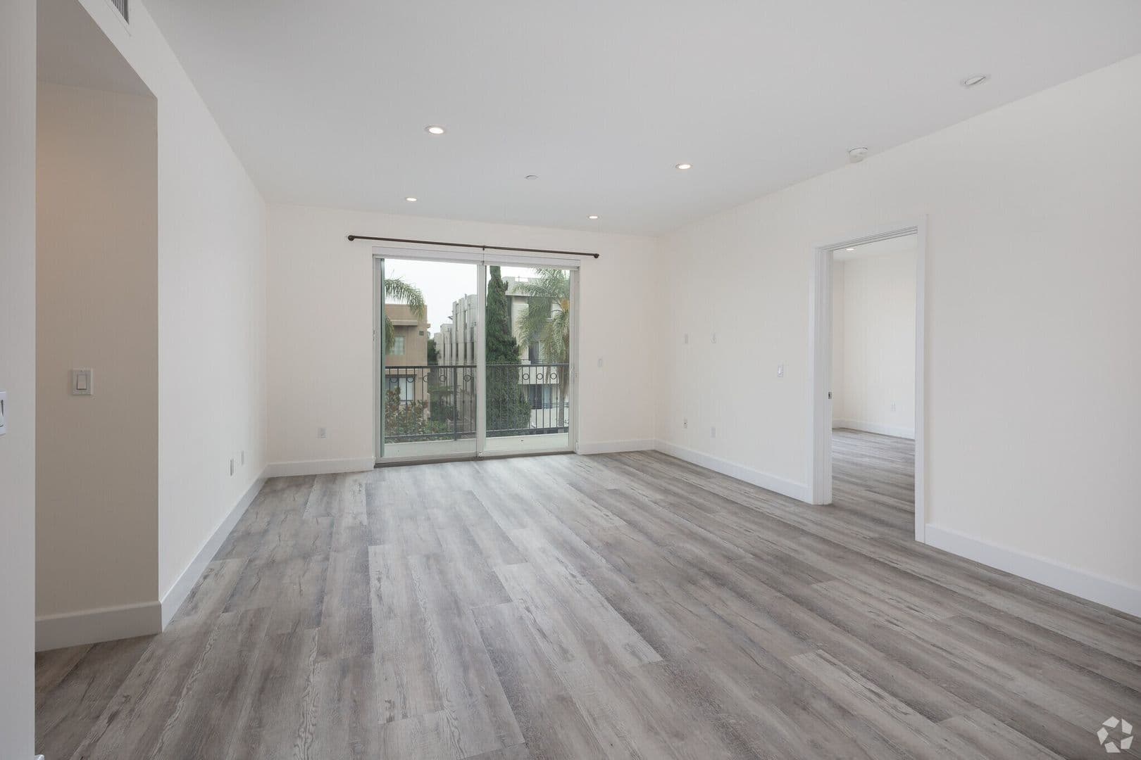 Los Angeles Apartment: 1237 S. Holt Ave