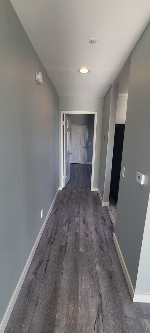 Los Angeles Apartment: 1457 S Shenandoah Ave
