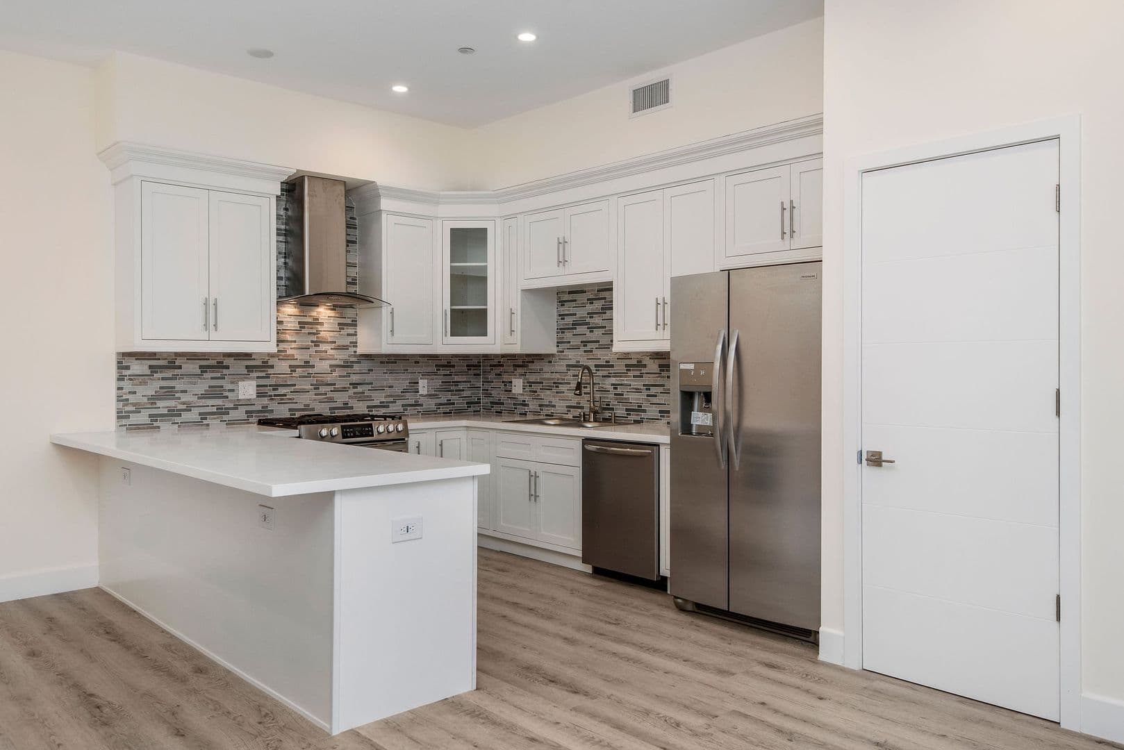 Los Angeles Apartment: 1237 S. Holt Ave
